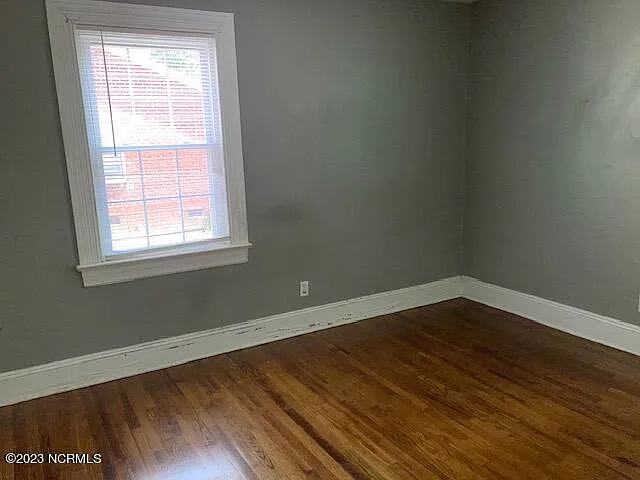 1904 E 6th St — Photo 15