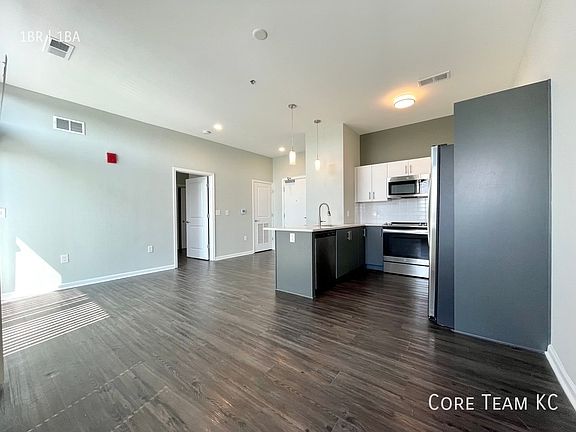 3rd image of 3422 Broadway Blvd #502