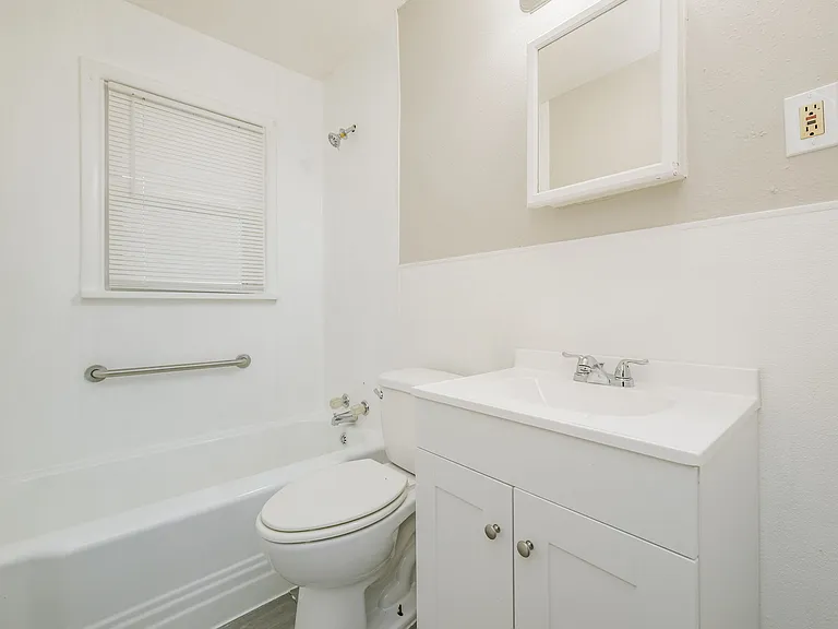 2304 SW 8th Ave #3 — Photo 10