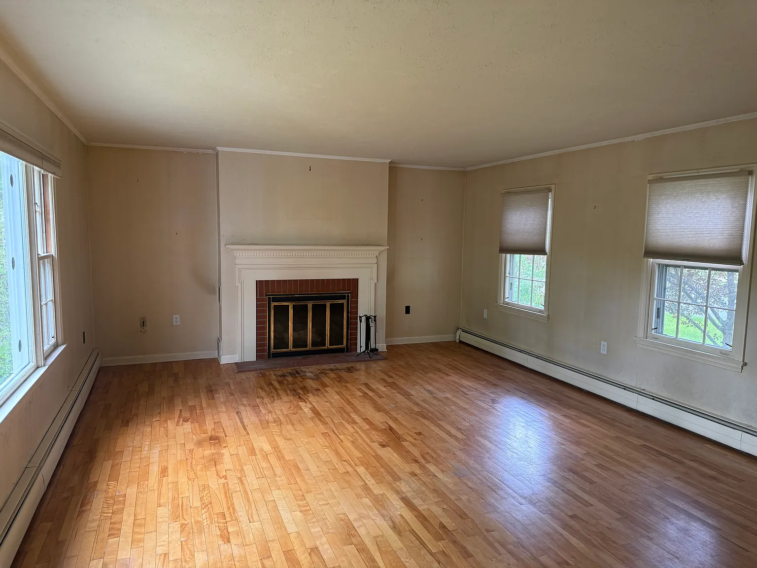 3 bed, 2416 sqft, $2,895 — Photo 3