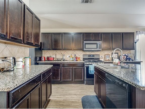 2nd image of 405 Camellia Dr