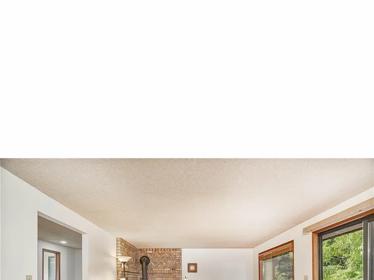 2109 65th Ave NE — Photo 3
