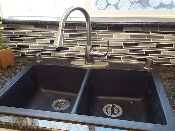 Kitchen sink/faucet