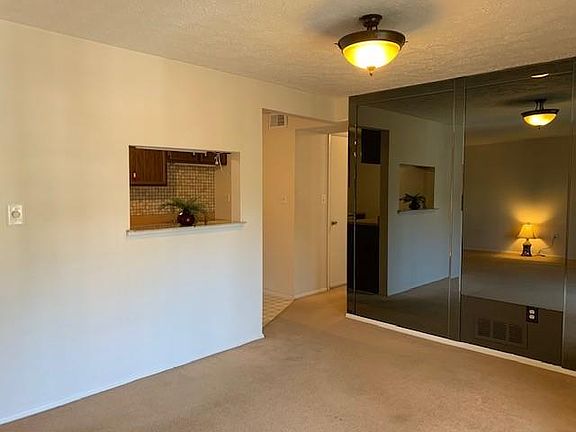 5th image of 961 Wood Hollow Dr #H