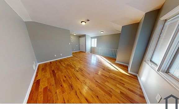 5th image of 243 Lockman Ave #2