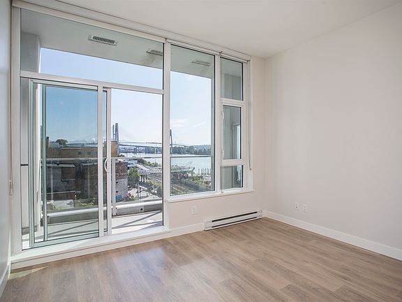 5th image of 668 Columbia St #707