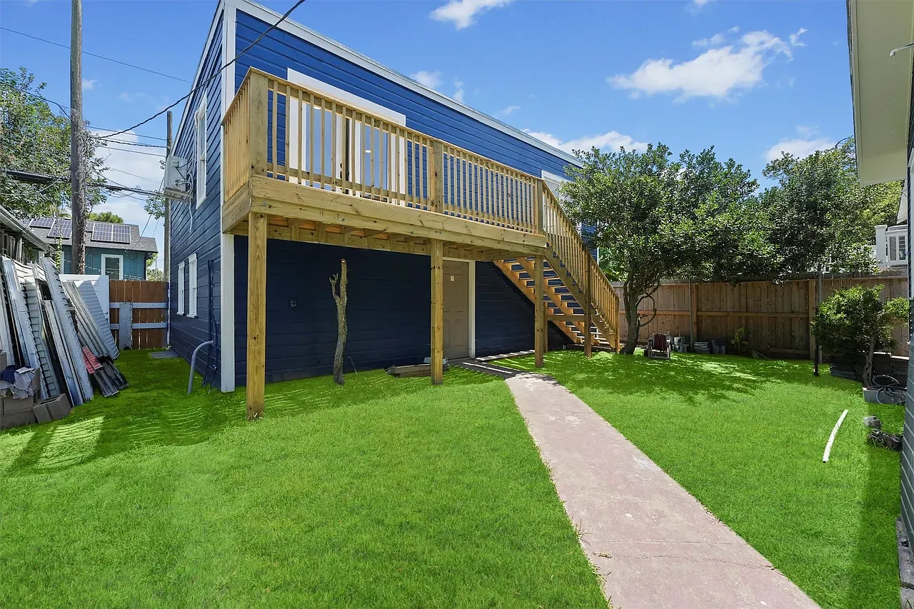 2 bed, 796 sqft, $1,700 — Photo 1