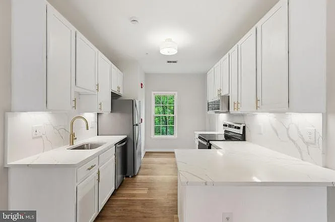 1 bed, 1200 sqft, $2,500 — Photo 3