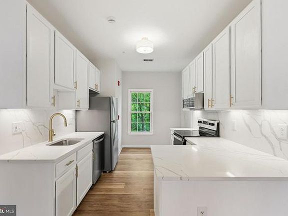 3rd image of 316 Main St #300