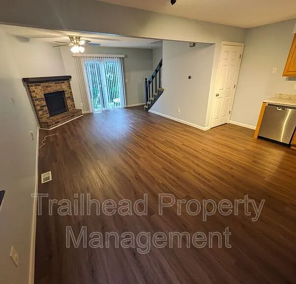 307 NE Timbercreek Dr — Photo 4