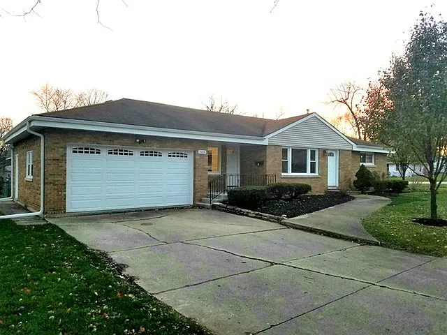 2055 Prairie Ave photo 1