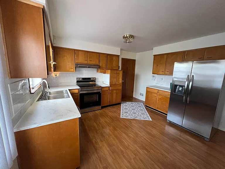 102 Venable Dr — Photo 6