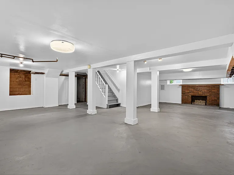 135 Rockwood Pl — Photo 8