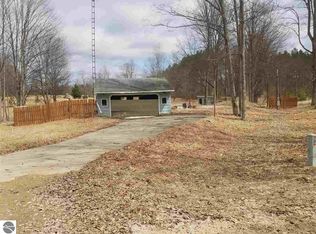 1489 S 33rd Rd, Cadillac, MI 49601