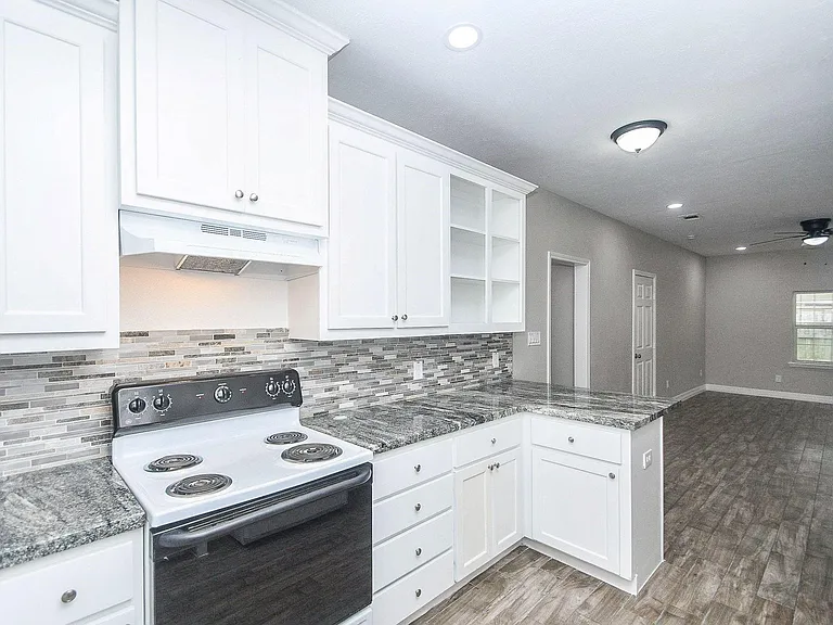1405 Richard Ave — Photo 8