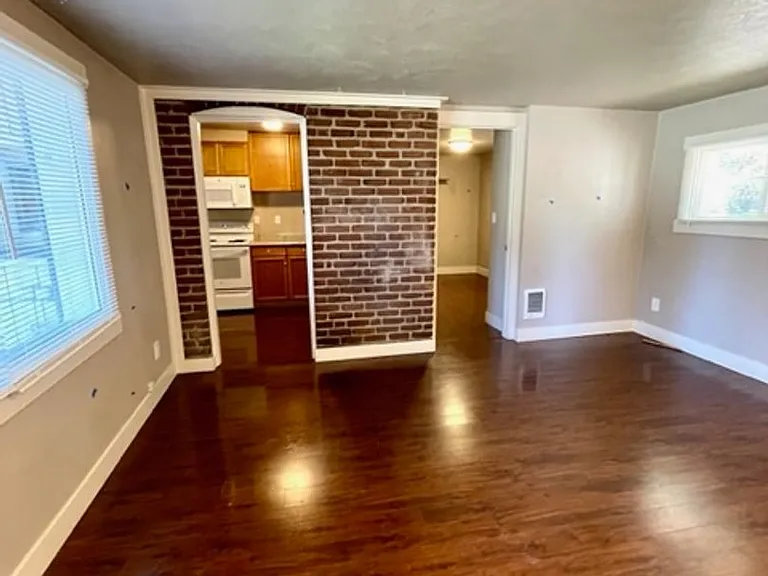 Newport Ave Triplex - 00404-NEWP-00 — Photo 3