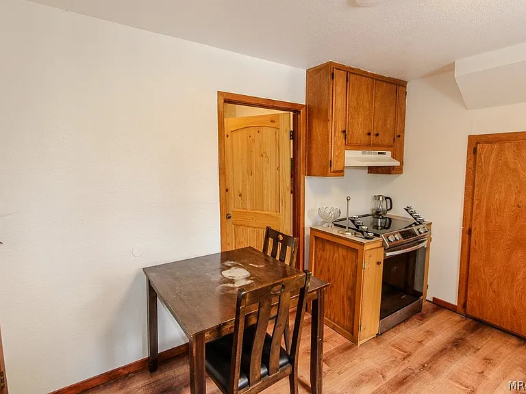 527 Cottage Ln — Photo 4
