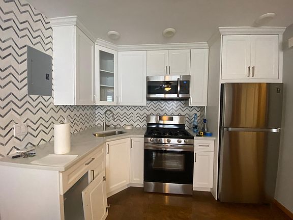 2nd image of 33 Ormond Pl