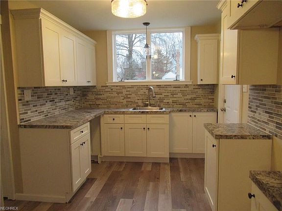 2nd image of 890 Jennings Ave