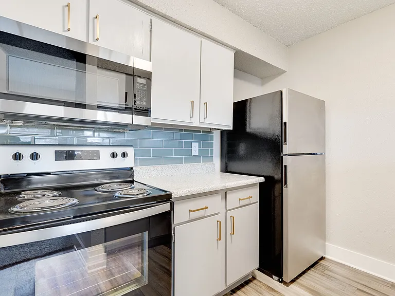Hazelwood Apartment Homes — Photo 1