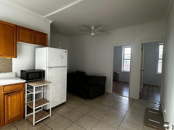 4th image of 57 28th Ave Floor 3