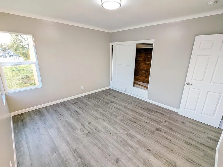 1835 W Colegrove Ave — Photo 18