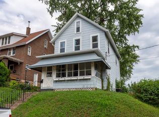 1225 Vernon St, Dubuque, IA 52001
