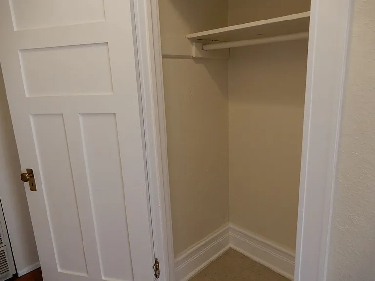 Lucretia Court Apartments — Photo 21