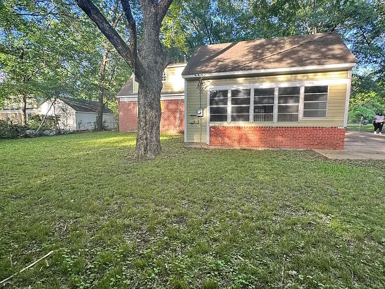 1271 Brady Hollow Ln — Photo 15