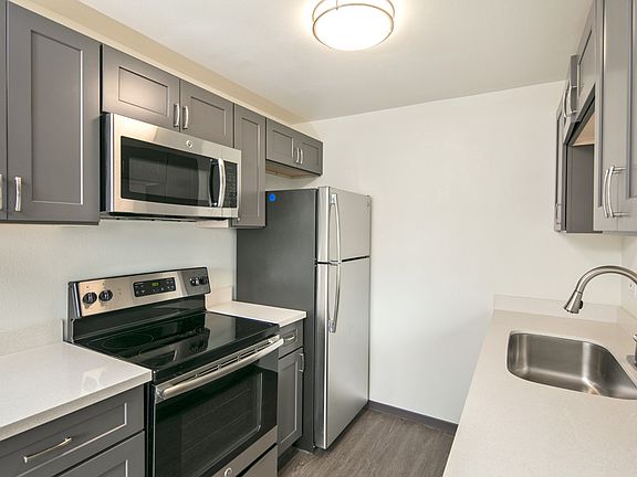 3rd image of 1520 California Ave SW APT 209