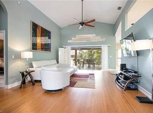 915 Moon Lake Dr, Naples, FL 34104