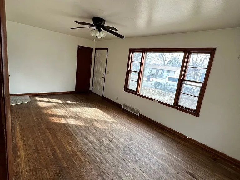 1224 Downtain St — Photo 3