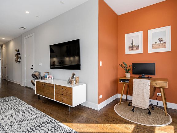 5th image of 1075 N Paulina St #2