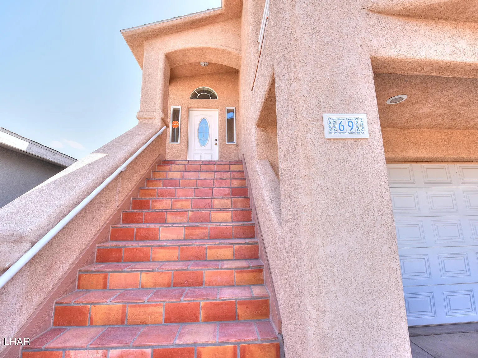 3 bed, 2.0 bath, 1555 sqft, $2,300 — Photo 4