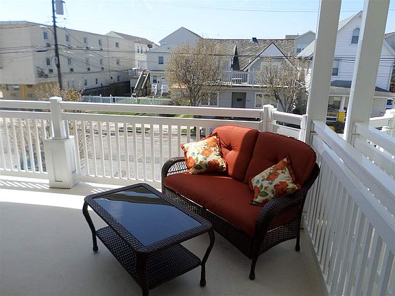 3rd image of 213 E Taylor Ave