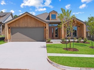 8817 Spruce St, Edmond, OK 73003