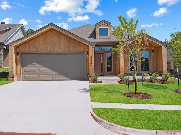 8817 Spruce St, Edmond, OK 73003