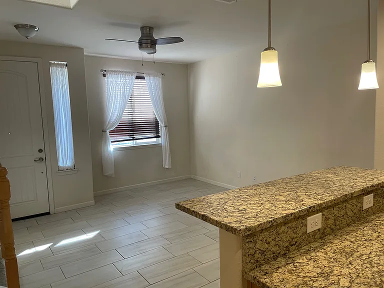 1009 Arbor Rd — Photo 7