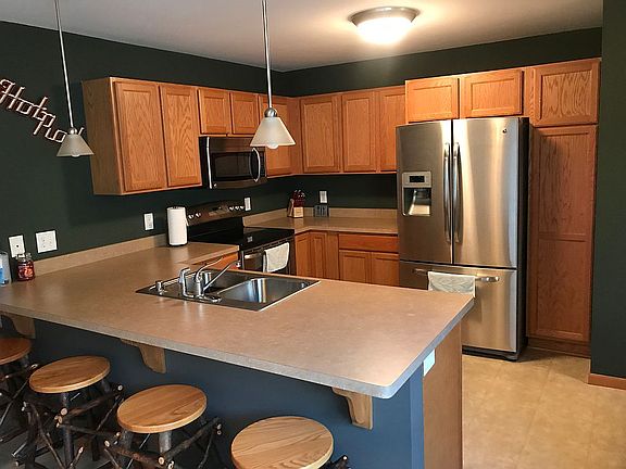 Kitchen- breakfast bar