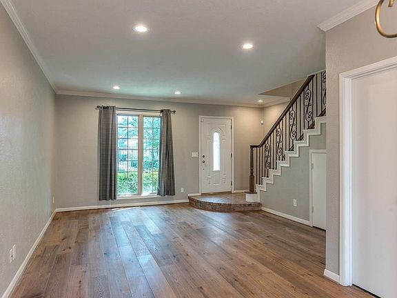 4th image of 2323 Augusta Dr APT 14