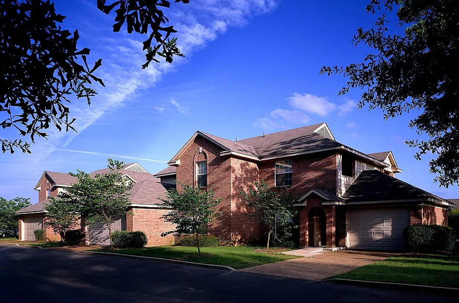 The Wyndham Apartments — Photo 2