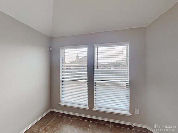 5th image of 613 Catherine Ln