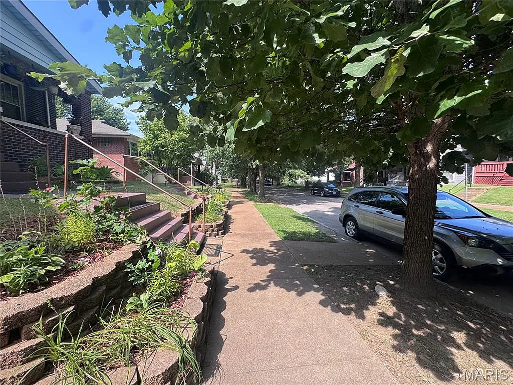 4 bed, 2.0 bath, 2384 sqft, $2,000 — Photo 3