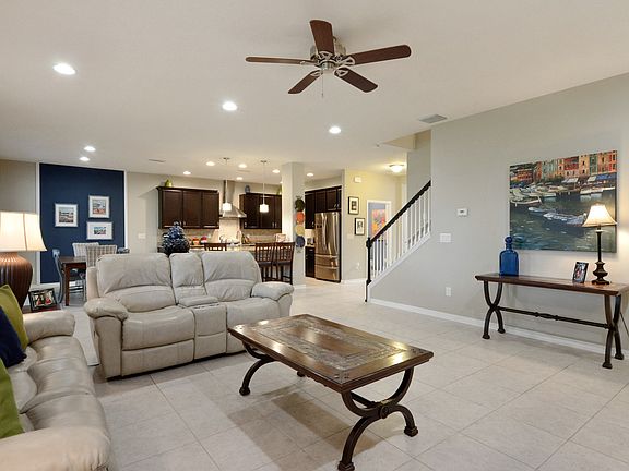 GORGEOUS TILE/OPEN PLAN!