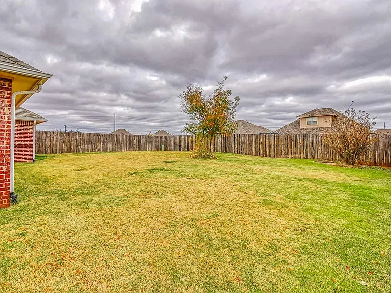 19208 Greenery Ln — Photo 34
