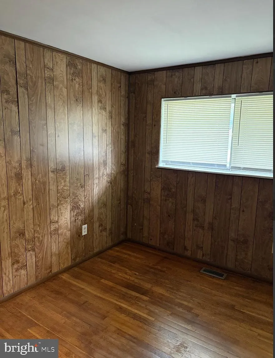 5 bed, 2.0 bath, 1566 sqft, $3,100 — Photo 4