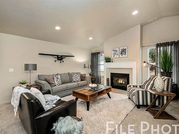 4th image of 716 S Grady Ln