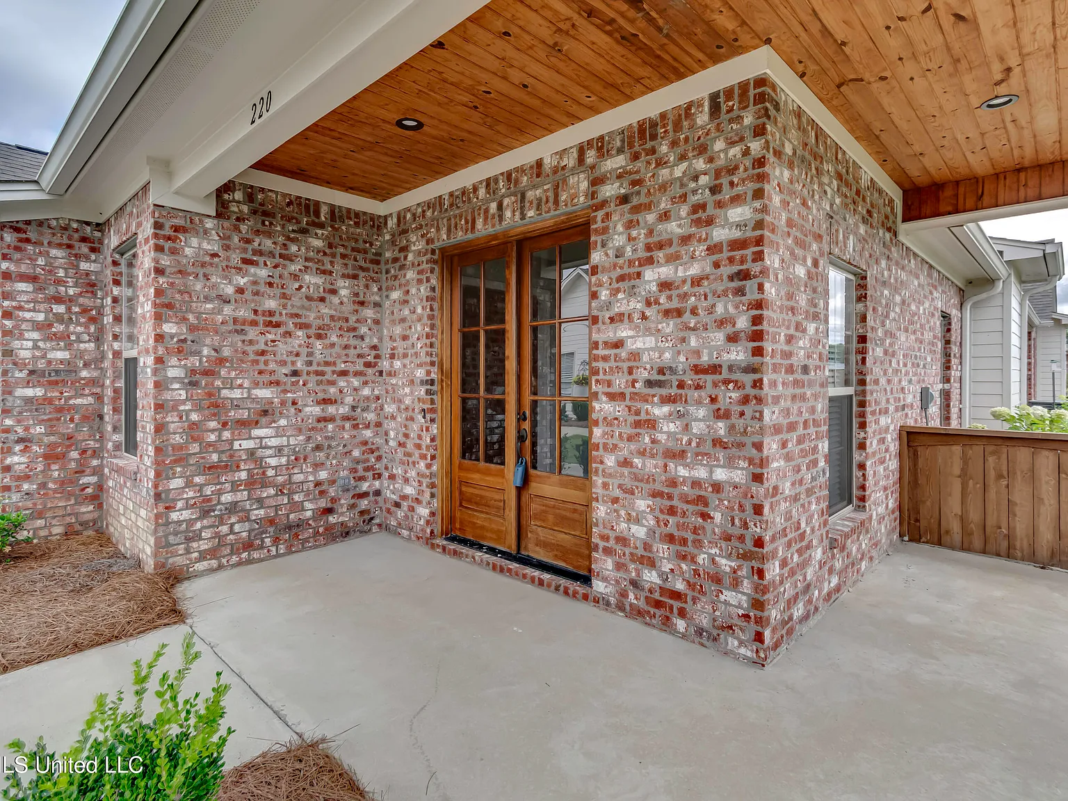 3 bed, 2.0 bath, 2111 sqft, $2,540 — Photo 3
