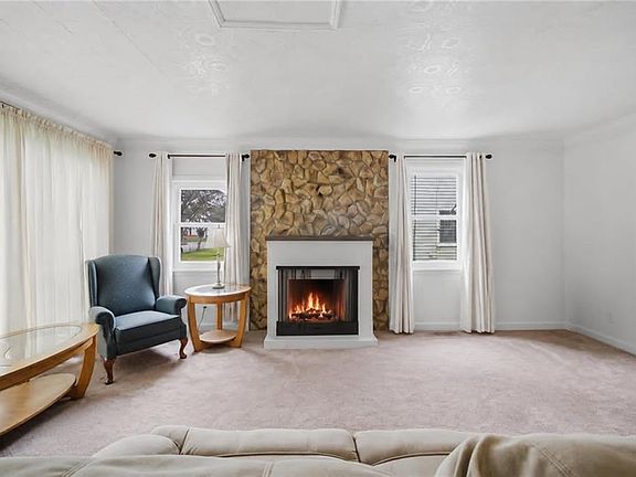 2nd image of 135 Howe St