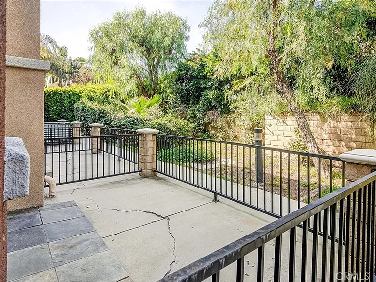 532 N Mariposa Ave #104 — Photo 5